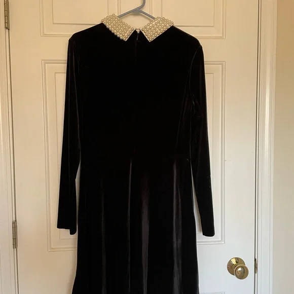 Betsey Johnson black velvet dress with pearl collar - Picture 2 of 6